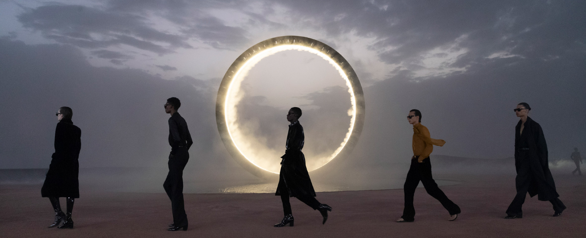Модно шоу на Ив Сен Лоран в Мароко