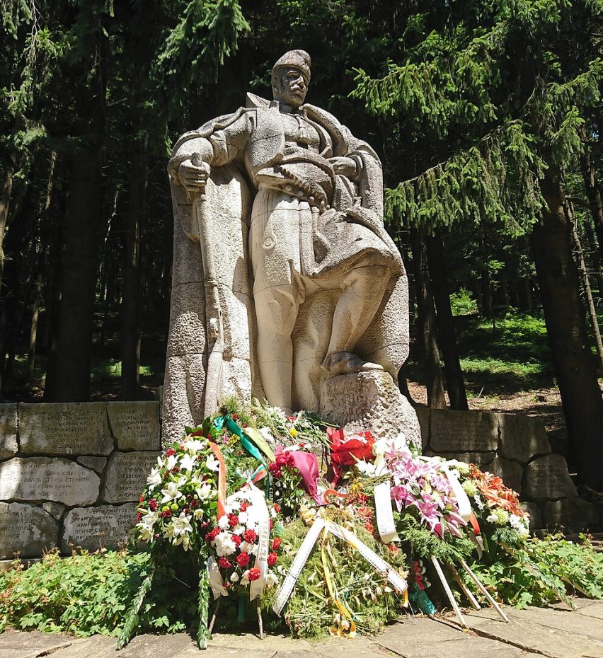 1055px-Hadzhi_Dimitar_Monument