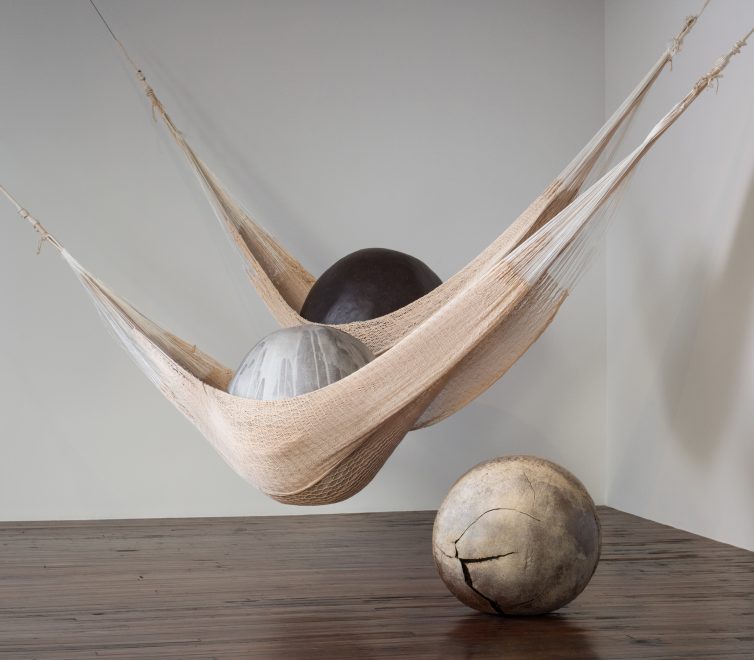 8-Toshiko-Takaezu-Worlds-Within-Noguchi-Museum-Photo-Nicholas-Knight