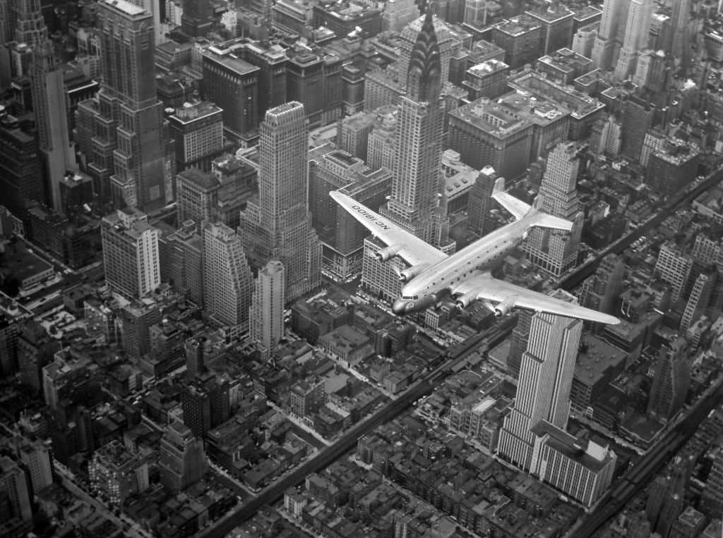 DC4 flying over NY
