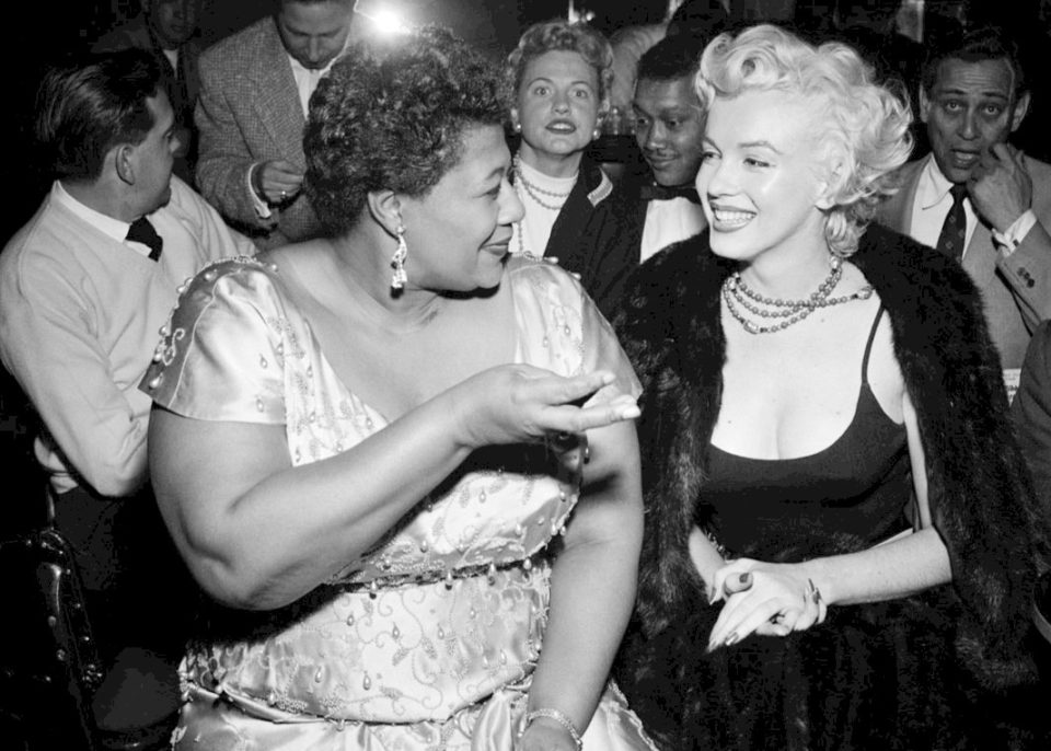 Ella_Fitzgerald_and_Marilyn_Monroe_at_Tiffany_Club_1954