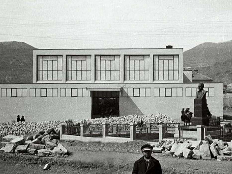 Hali Sliven 1937 - prez 70-te smenena fasada