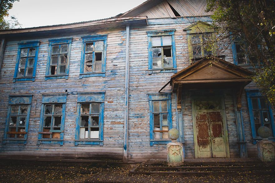 I-photographed-abandoned-Sovjet-towns-and-factories-in-Kyrgyzstan-5c274192bbc63__880