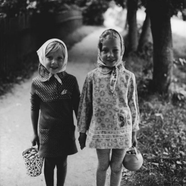 Momicheta s grozde 1977 Slakas