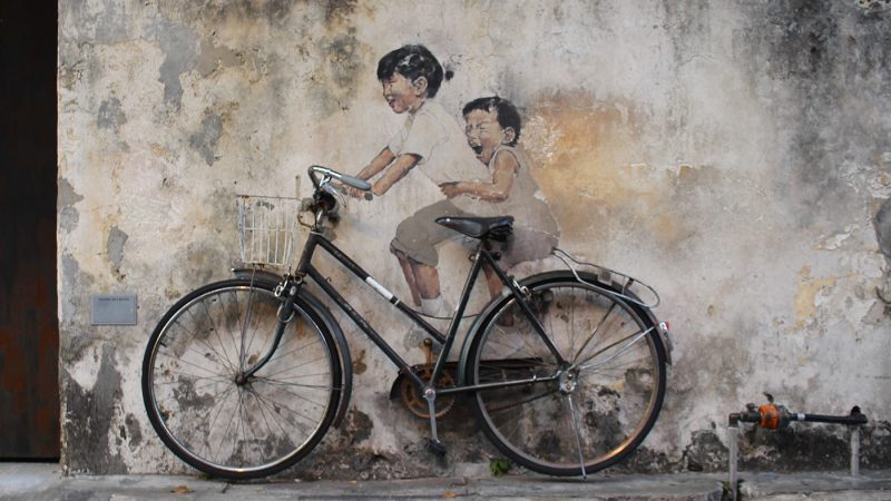 penang-street-art-george-town-bicycle-mural-ernest-zacharevic-graffiti-buenosairesstreetart.com_